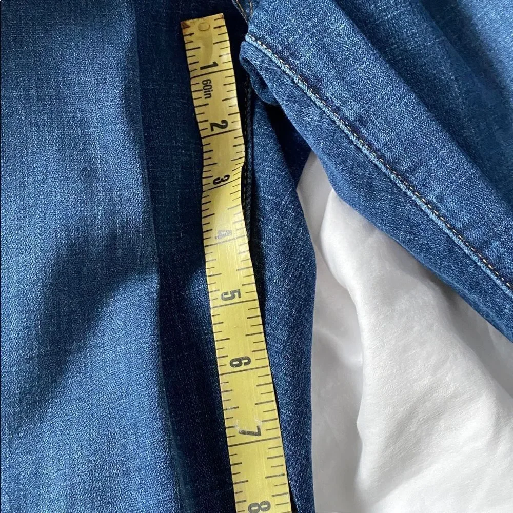 Levi’s Classic Straight Jeans Women’s 12S (W31 L28) Dark Wash